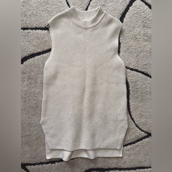 H&M Rib-Knit Light Taupe Loose Fit Sweater Vest - Picture 3 of 7